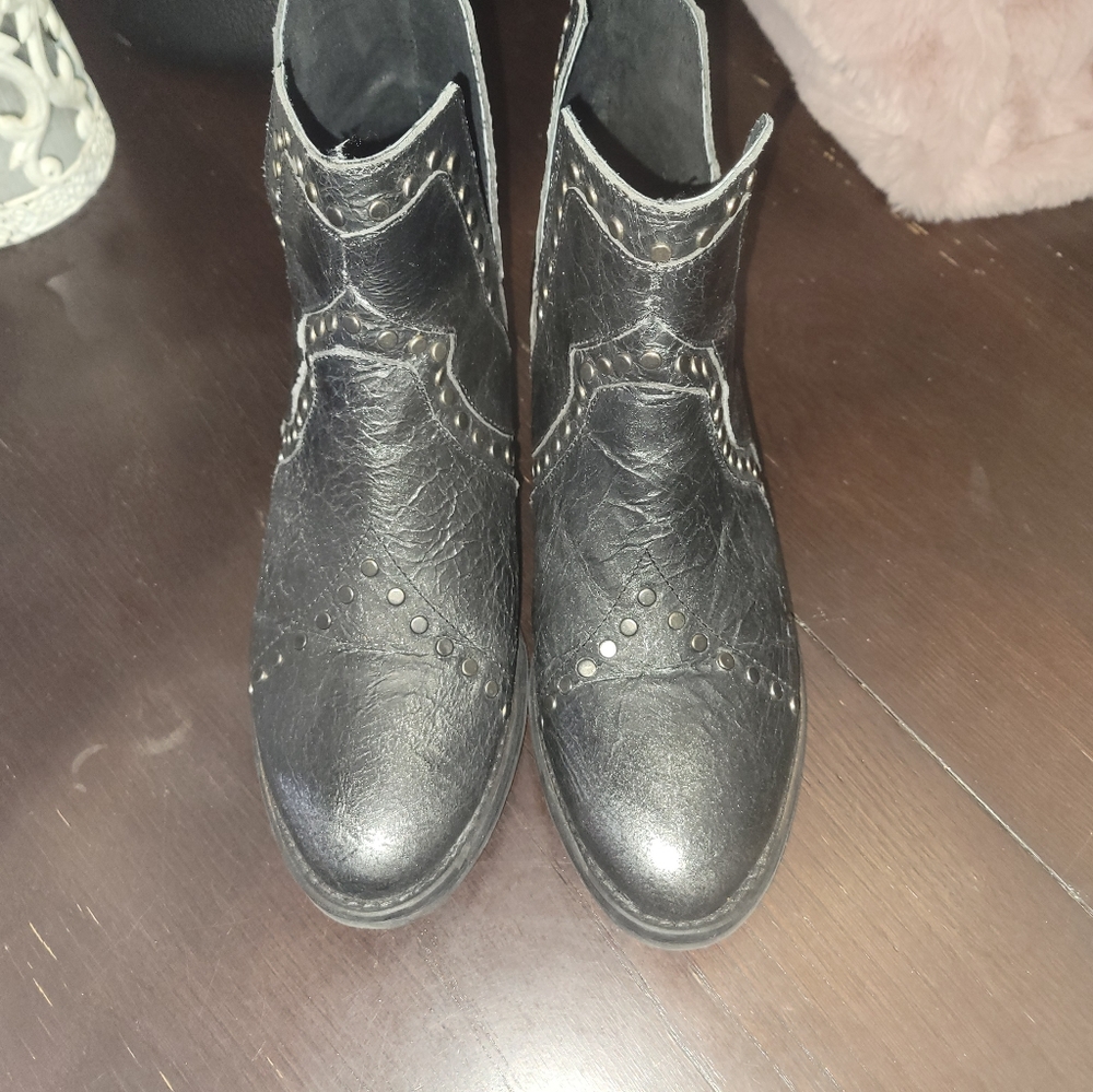Very Volatile leather booties new without box